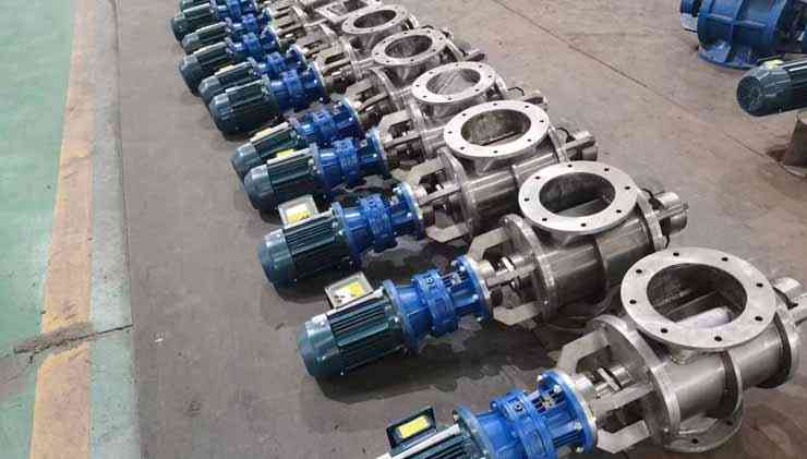 Flange rotary airlock valve